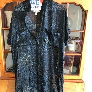 Dark navy / green cheetah print tunic.